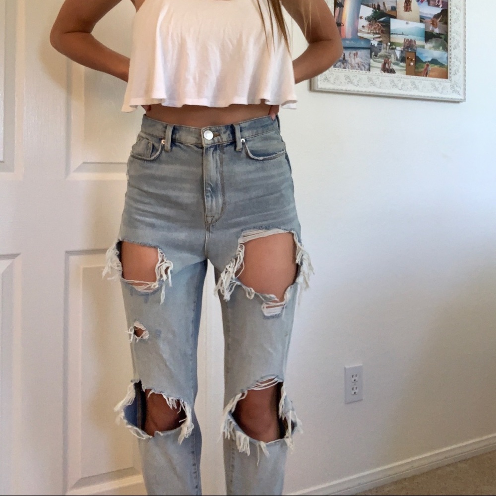 Boyfriends jeans!! Really cute rips!